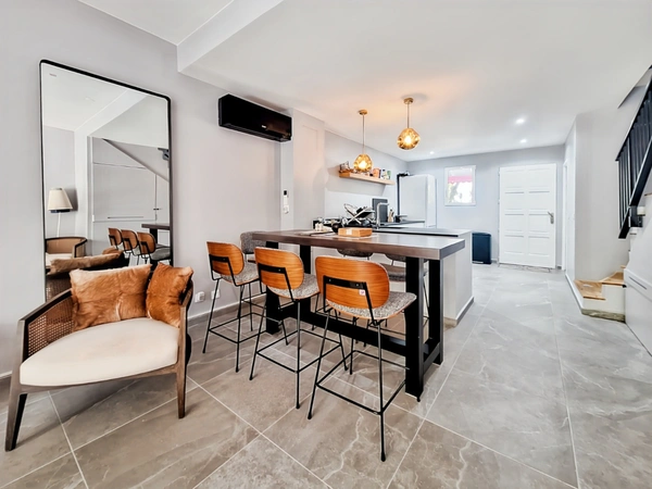 À VENDRE CONFORTABLE MAISON MITOYENNE 2 CHAMBRES SUR LE PARC DE LA BAIE ORIENTALE, SAINT-MARTIN (97150)