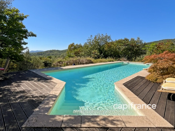 Villa contemporaine avec piscine à vendre SEILLANS (83)