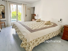 Villa avec piscine - 6 pièces - BAGNOLS EN FORET (83)