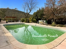 Villa de plain-pied avec piscine à BAGNOLS EN FORET (83)