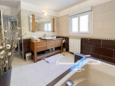 Villa provençale de plain-pied avec 4 chambres et piscine à Bagnols-en-Forêt