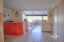 Maison d'hôtes de charme avec piscine à vendre à BAGNOLS EN FORET (83)