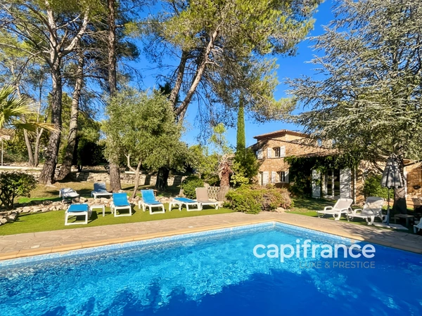 Bastide Provençale avec gîtes et chambres d'hôtes - 9 pièces BAGNOLS EN FORET (83)