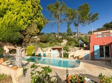 Villa 3 chambres avec piscine et vue panoramique à vendre à BAGNOLS EN FORET (83)