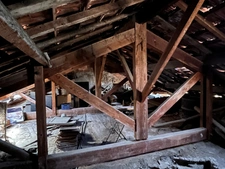 Appartement à vendre 5 pièces avec grand grenier à BAGNOLS EN FORET (83)