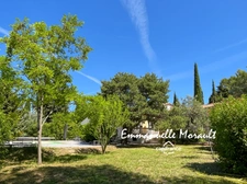 Villa provençale de plain-pied avec 4 chambres et piscine à Bagnols-en-Forêt