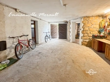 Property for sale 8 rooms with swimming pool and large park in BAGNOLS EN FORET (83)