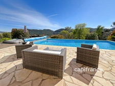 Villa with swimming pool - 6 rooms - BAGNOLS EN FORET (83)