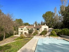 7-room villa for sale with swimming pool in BAGNOLS EN FORET (83)