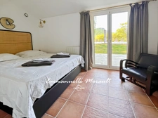 Authentique bergerie rénovée à vendre, 7 pièces, BAGNOLS EN FORET (83)
