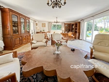 Villa à vendre 7 pièces avec piscine à BAGNOLS EN FORET (83)