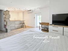 Maison de village avec jardinet et piscine à BAGNOLS EN FORET (83)