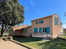 Maison familiale - 5 pièces - au calme à BAGNOLS EN FORET (83)