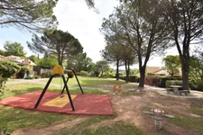 Mazet avec jardin à vendre  BAGNOLS EN FORET (83)