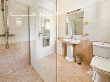 Property for sale 8 rooms with swimming pool and large park in BAGNOLS EN FORET (83)