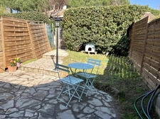 Mazet avec jardin à vendre  BAGNOLS EN FORET (83)