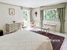 Villa à vendre 7 pièces avec piscine à BAGNOLS EN FORET (83)