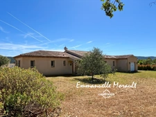 Maison de plain-pied 3 chambres à vendre à BAGNOLS EN FORET (83)