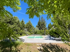 Villa provençale de plain-pied avec 4 chambres et piscine à Bagnols-en-Forêt