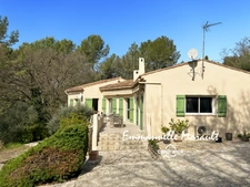 7-room villa for sale with swimming pool in BAGNOLS EN FORET (83)