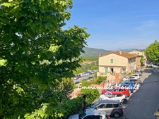 Appartement T2 entièrement rénové à BAGNOLS EN FORET (83)