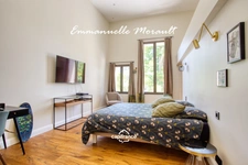Grande Bastide Provençale - 10 pièces - terrain de 1.4 ha avec piscine, pool house et dépendances - BAGNOLS EN FORET (83)