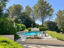 Villa à vendre 7 pièces avec piscine à BAGNOLS EN FORET (83)
