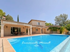 Villa avec piscine, vue dégagée et calme absolu – 135 m² habitables sur 2100 m² de terrain à BAGNOLS EN FORET (83)