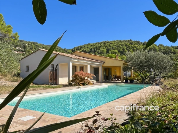 Villa contemporaine avec piscine à vendre SEILLANS (83)