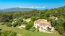 Grande Bastide Provençale - 10 pièces - terrain de 1.4 ha avec piscine, pool house et dépendances - BAGNOLS EN FORET (83)
