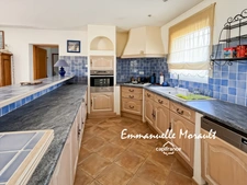 Maison de plain-pied 3 chambres à vendre à BAGNOLS EN FORET (83)