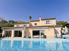 Villa avec piscine - 6 pièces - BAGNOLS EN FORET (83)