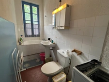 Appartement à vendre 5 pièces avec grand grenier à BAGNOLS EN FORET (83)
