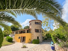 Property for sale 8 rooms with swimming pool and large park in BAGNOLS EN FORET (83)