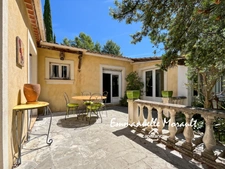 Villa provençale de plain-pied avec 4 chambres et piscine à Bagnols-en-Forêt
