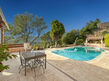 Villa 3 chambres avec piscine et vue panoramique à vendre à BAGNOLS EN FORET (83)