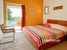 Villa contemporaine avec piscine à vendre SEILLANS (83)