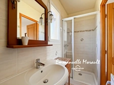 Maison de plain-pied 3 chambres à vendre à BAGNOLS EN FORET (83)