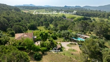 Grande Bastide Provençale - 10 pièces - terrain de 1.4 ha avec piscine, pool house et dépendances - BAGNOLS EN FORET (83)