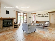 Property for sale 8 rooms with swimming pool and large park in BAGNOLS EN FORET (83)