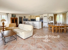 Maison de plain-pied 3 chambres à vendre à BAGNOLS EN FORET (83)