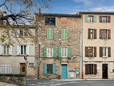 Appartement T2 entièrement rénové à BAGNOLS EN FORET (83)