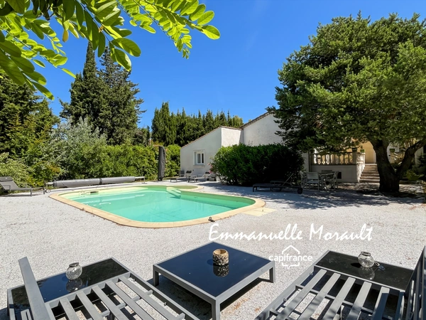 Villa provençale de plain-pied avec 4 chambres et piscine à Bagnols-en-Forêt