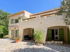 Villa à vendre 7 pièces avec piscine à BAGNOLS EN FORET (83)