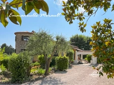 Property for sale 8 rooms with swimming pool and large park in BAGNOLS EN FORET (83)