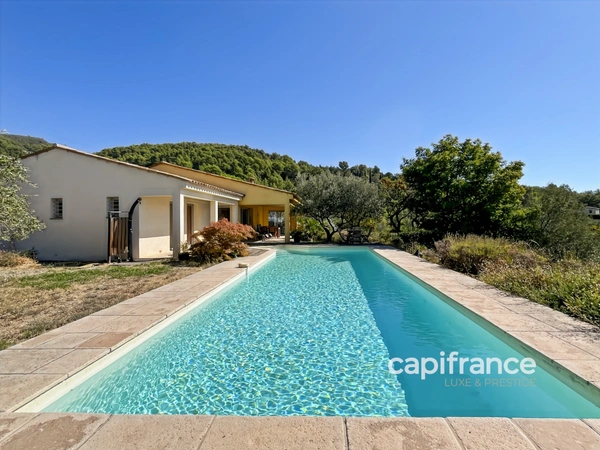 Villa contemporaine avec piscine à vendre SEILLANS (83)