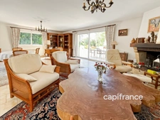 Villa à vendre 7 pièces avec piscine à BAGNOLS EN FORET (83)