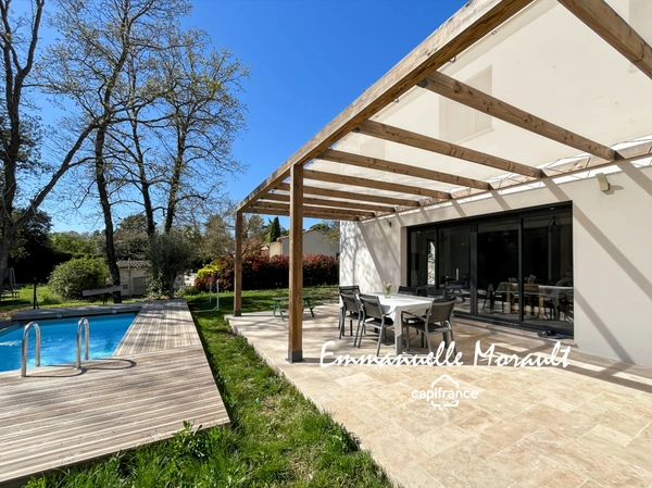 Villa contemporaine à vendre 4 pièces BAGNOLS EN FORET (83)