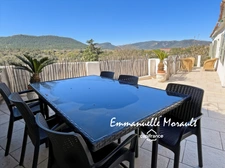 Maison de village avec jardinet et piscine à BAGNOLS EN FORET (83)