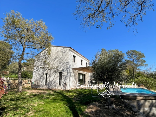 Villa contemporaine à vendre 4 pièces BAGNOLS EN FORET (83)
